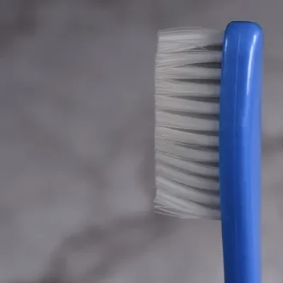 toothbrush 7667038_640